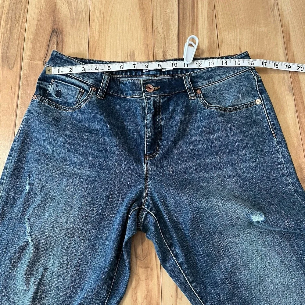 LL Bean Signature Women's Jeans Sz 10P Distressed Straight Ankle 10